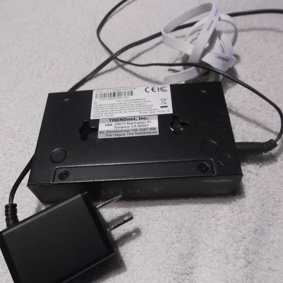 TRENDnet Green Net S/N CA0E505001163 Made In USA - Picture 4 of 5